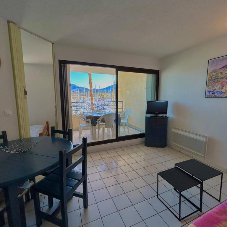 T2 cabine 4 pers. près plage, parking, vue port - Argelès - FR-1-388-90 - Appartement (6 Adultes) - 3