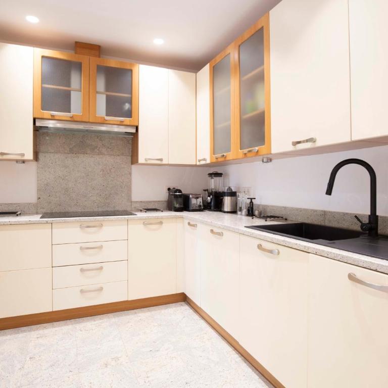 Exceptional Super-Cannes Glaïeuls with sea views pools & private jacuzzi - Appartement - 12