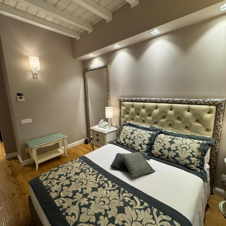 Domus Camillus - Deluxe Double Room with Balcony - 14