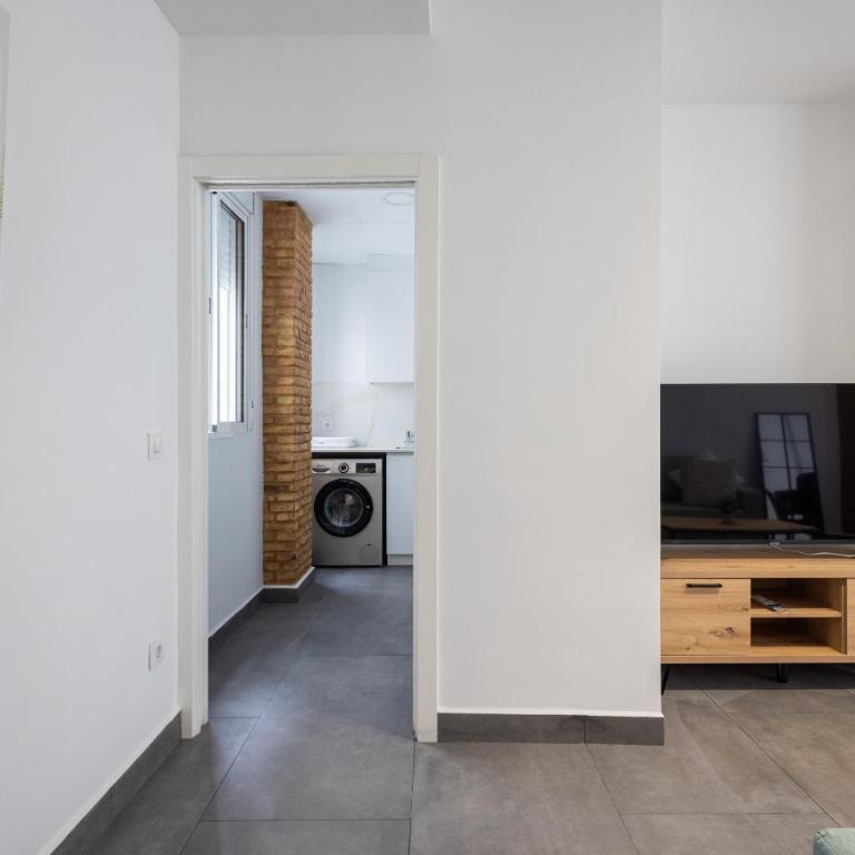 FLORIT FLATS - Urban City Nest - AC & WiFi - 10 min City Center - Two-Bedroom Apartment - 19