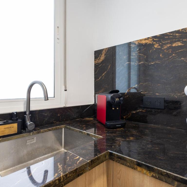 FLORIT FLATS - Urban City Nest - AC & WiFi - 10 min City Center - Three-Bedroom Apartment - 27