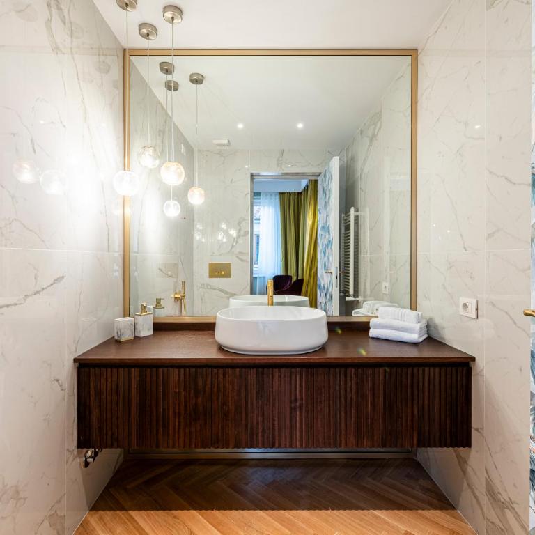 Glimpse Hotel - Suite Deluxe - 10