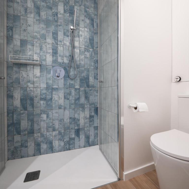 Modern, design, private jacuzzi - 2 terraces, 2 beds - Wow Apartment - Los Christianos - Apartamento de 2 dormitorios con balcón y terraza - 26