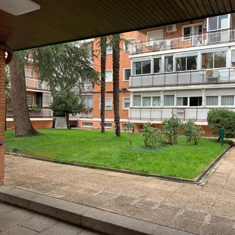 Piso en Arturo Soria para 5 personas cerca del Aeropuerto y de IFEMA no permitido alquiler turístico - Apartamento de 2 dormitorios - 29