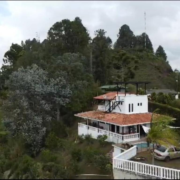 Finca con vista al embalse y jacuzzi - Casa de 3 dormitorios - 4
