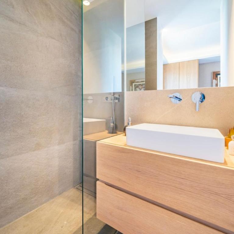 Somptuous 3 bedroom with sea-view on the Croisette - Appartement - 25