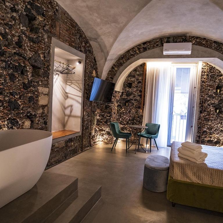 CHARME Catania Central Suites - Deluxe King Room - 7
