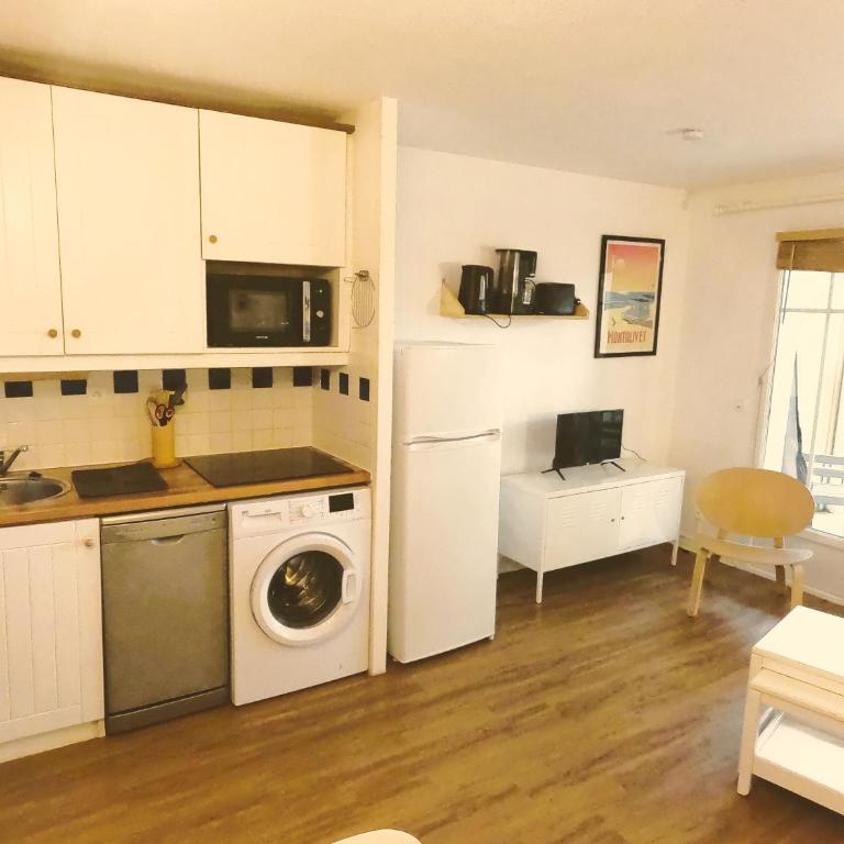 Au milieu des pins, charmant appartement de 38 m2 - 4 personnes - Domaine du Golf - Apartment with Garden View - 10