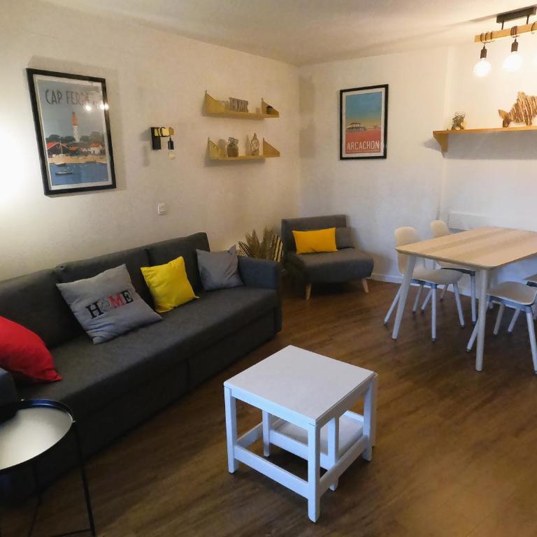 Au milieu des pins, charmant appartement de 38 m2 - 4 personnes - Domaine du Golf - Apartment with Garden View - 12