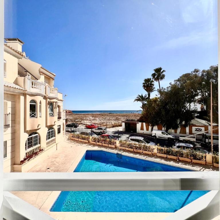 Apartamento de lujo con piscina y vistas al mar en Torrevieja - Two-Bedroom Apartment - 5