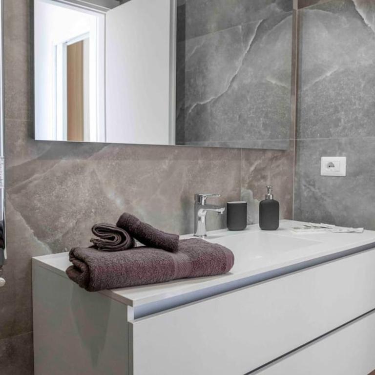Duomo 10 min- Attico con Doppio Terrazzo - Appartamento con 1 Camera da Letto - 21