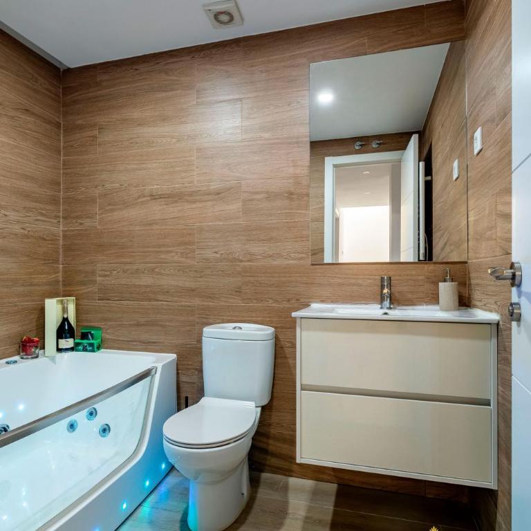 Luxe Apartment Madrid 7 paradas de Metro de Sol - Two-Bedroom Apartment - 16