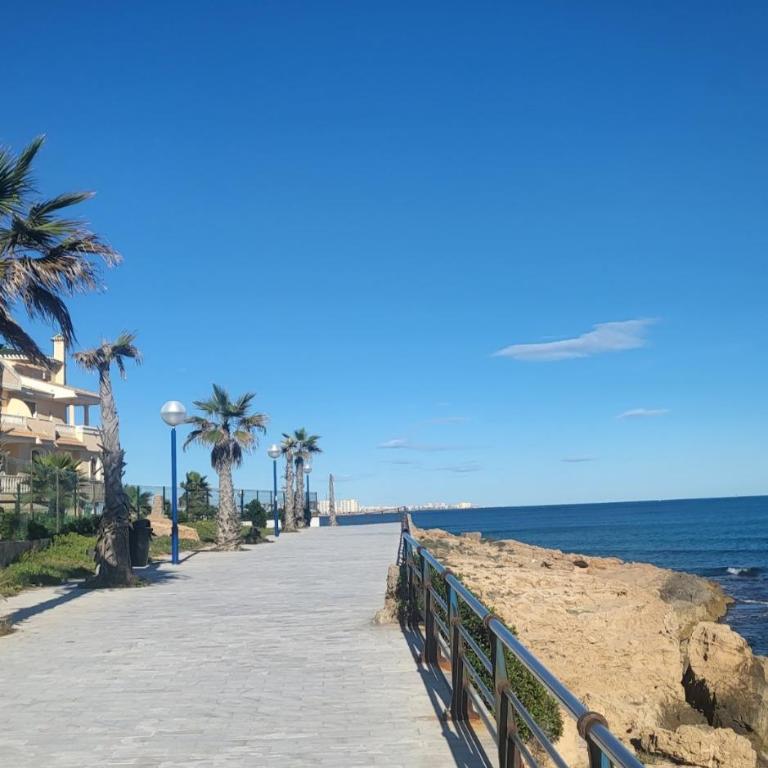 Casa Mario, La Zenia Boulevard area,fantastic 2 bedrooms, 2 bathrooms house with communal swimming pool and barbecue - Apartamento de 2 dormitorios - 34