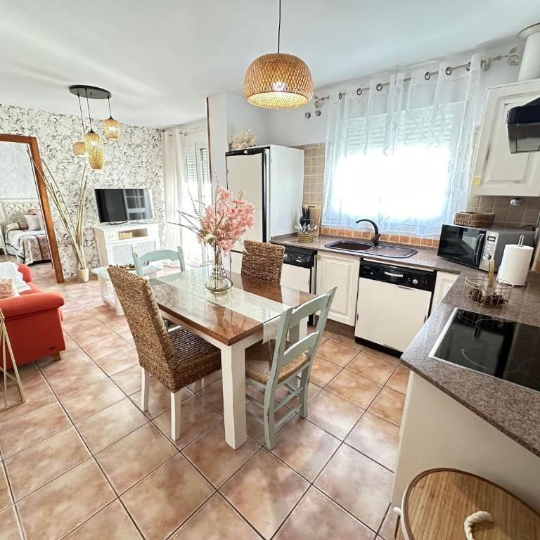 APARTAMENTOS LUNA solo FAMILIAS Y PAREJAS - Apartamento de 2 dormitorios - 1