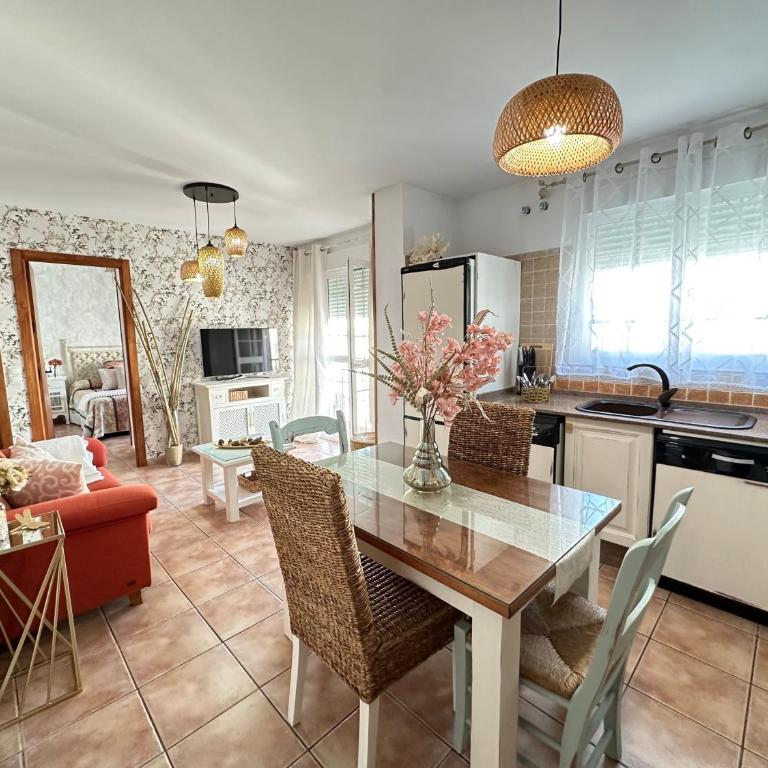 APARTAMENTOS LUNA solo FAMILIAS Y PAREJAS - Apartamento de 2 dormitorios - 8