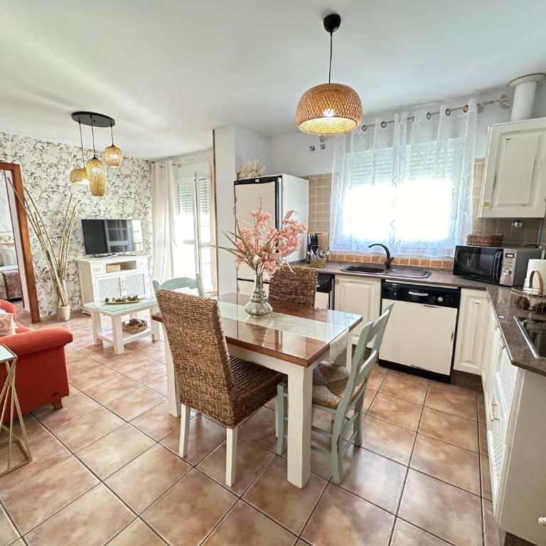 APARTAMENTOS LUNA solo FAMILIAS Y PAREJAS - Apartamento de 2 dormitorios - 28