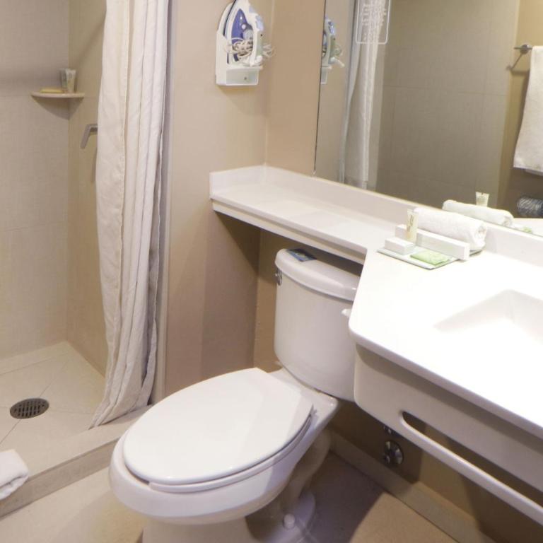 City Express Suites by Marriott Tijuana Rio - Queen Room - 7