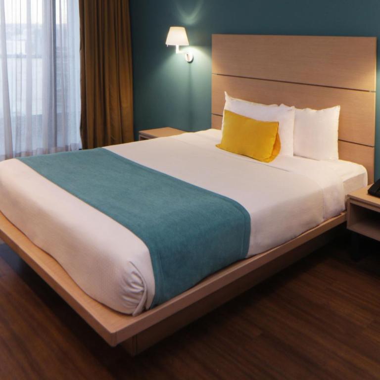 City Express Suites by Marriott Tijuana Rio - Queen Room - 1