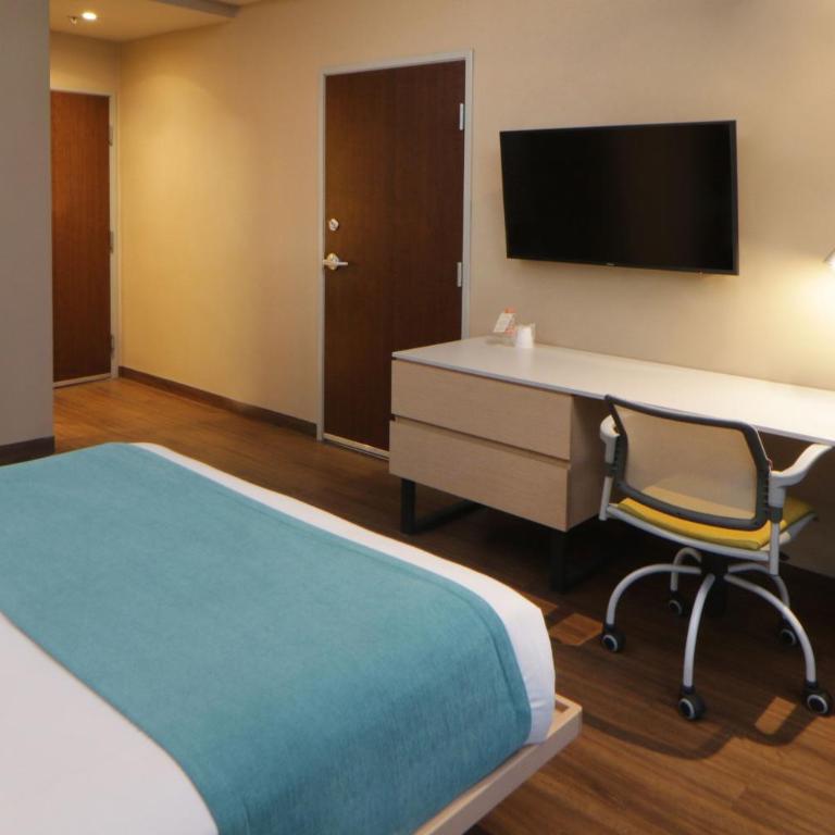 City Express Suites by Marriott Tijuana Rio - Queen Room - 2