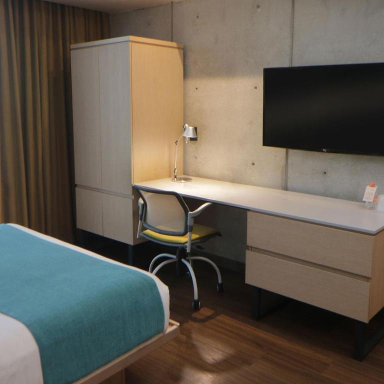 City Express Suites by Marriott Tijuana Rio - One-Bedroom Queen Suite with Sofa Bed - 3
