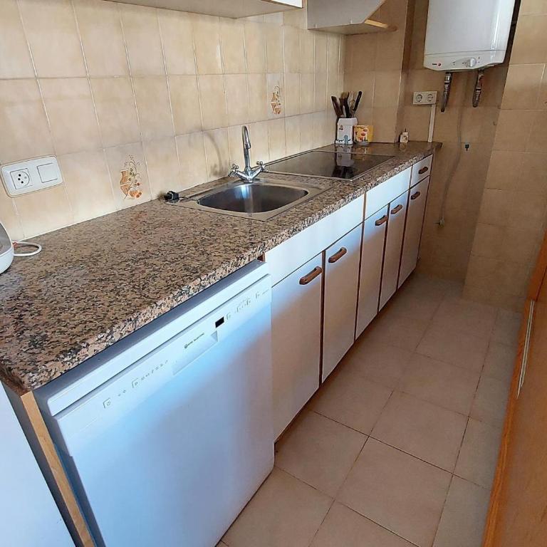 Apartamento acogedor con terraza a un paso de la playa en Llançà - ES-170-26 - Apartamento - 4