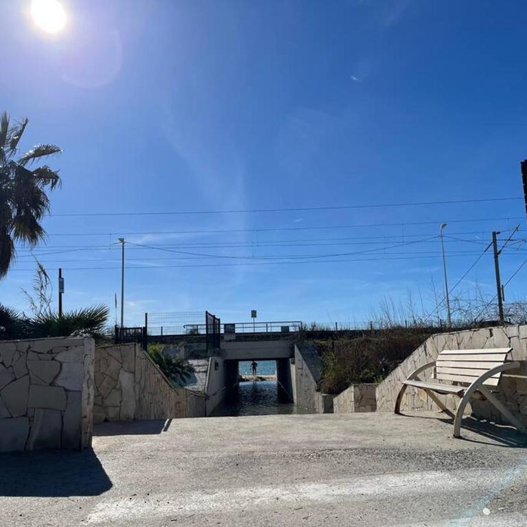 Modern Condo w Terrace 250m from Beach & Pool - Appartement 1 Chambre - 25