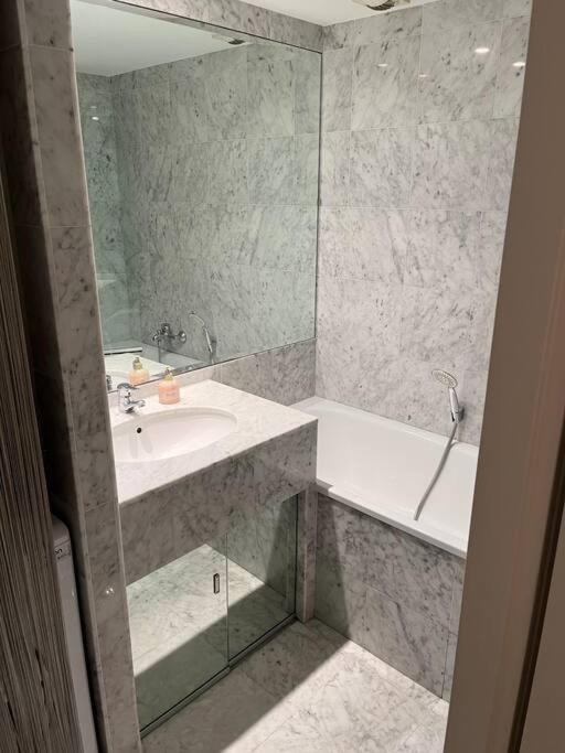 Modern Condo w Terrace 250m from Beach & Pool - Appartement 1 Chambre - 14