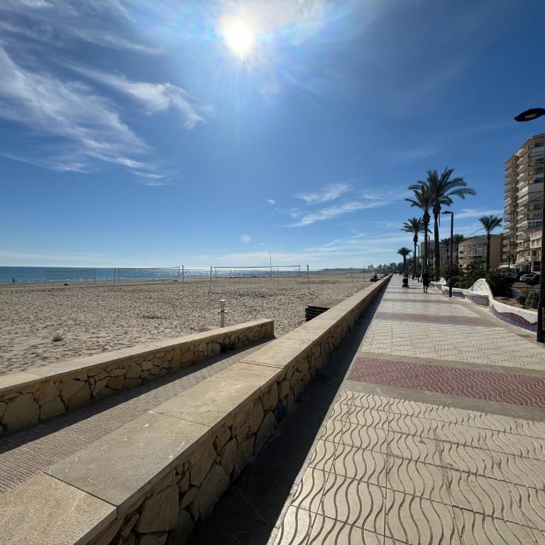 Primera línea en Playa Muchavista piscina y vistas al mar By Turihome - Apartamento de 2 dormitorios - 19
