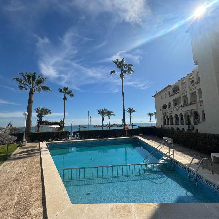 Primera línea en Playa Muchavista piscina y vistas al mar By Turihome - Apartamento de 2 dormitorios - 30