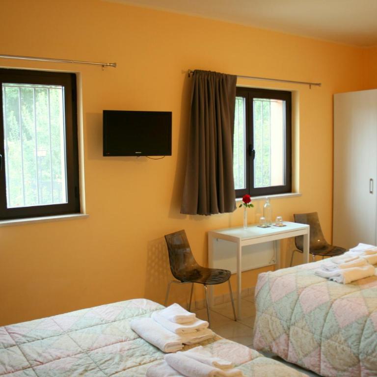 Agriturismo Argaland - Camera Familiare con Angolo Cottura - 11