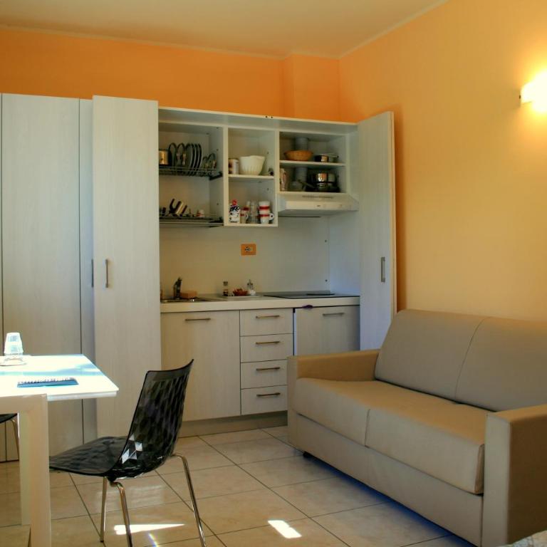 Agriturismo Argaland - Camera Familiare con Angolo Cottura - 7