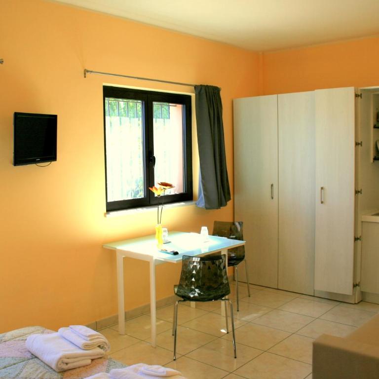 Agriturismo Argaland - Camera Familiare con Angolo Cottura - 10