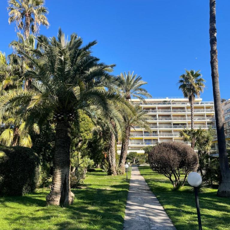 Le Week Riviera III -3 stars-Grande terrasse-Plage du midi-Piscine-Cannes- Palais des Festivals- Parking - Appartement 1 Chambre - 8
