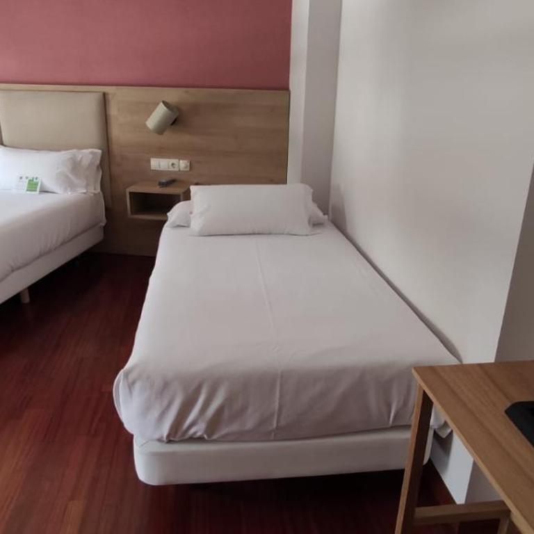 Hotel Parking Miradoiro de Belvís - Triple Room - 4