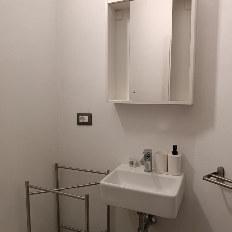 B&B Napoli Fuorigrotta - Triple Room with Private Bathroom - 6