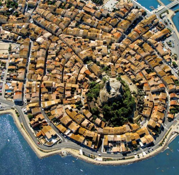 VILLA DU PIN - Les pieds dans l'eau - Gruissan Plage du Grazel - Maison 2 Chambres - 35