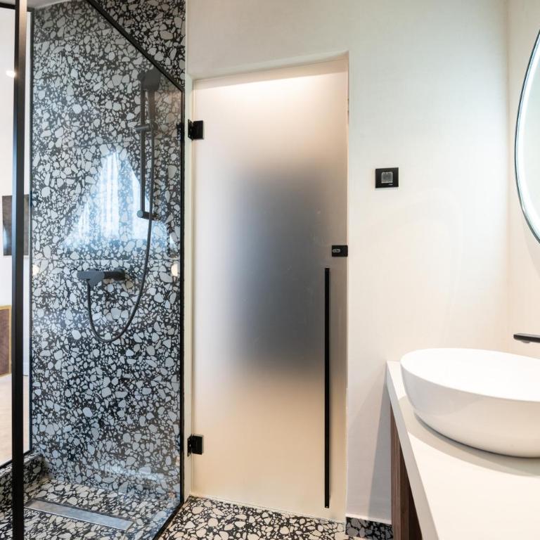 Boem Exclusive Rooms Skadarlija - Deluks Dvokrevetna Soba sa Bračnim Krevetom - 7