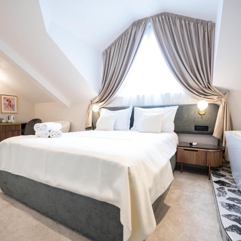 Boem Exclusive Rooms Skadarlija - Deluks Dvokrevetna Soba sa Bračnim Krevetom i Kadom - 7