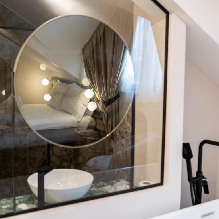 Boem Exclusive Rooms Skadarlija - Deluks Dvokrevetna Soba sa Bračnim Krevetom i Kadom - 1