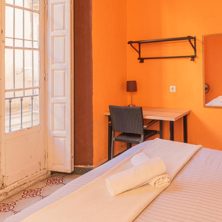 Private Rooms in Historic Building on the Square - Double Room - 20
