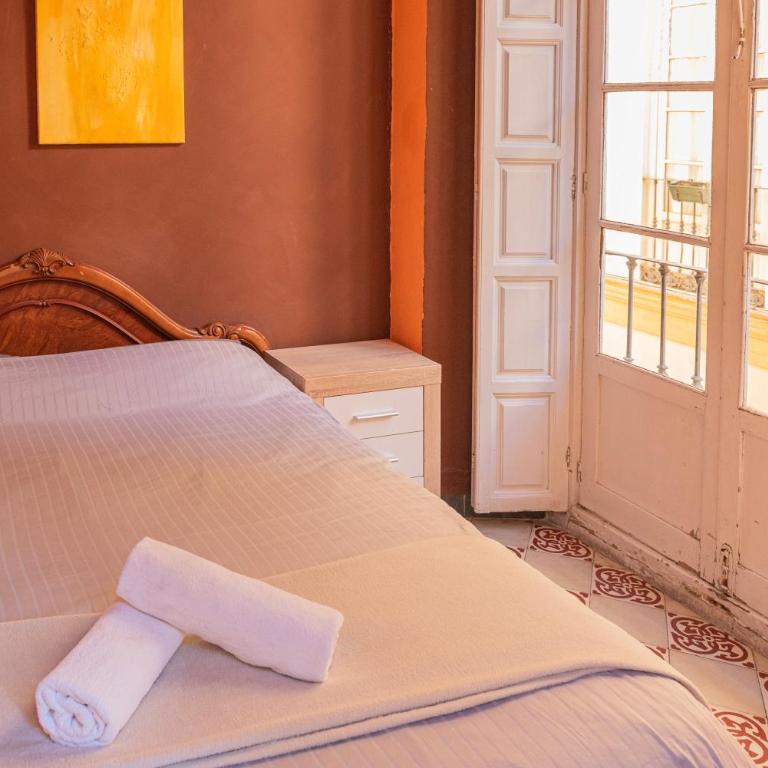 Private Rooms in Historic Building on the Square - Double Room - 21