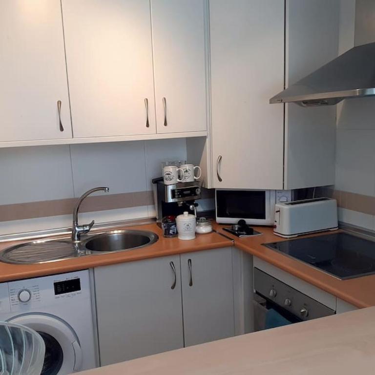 APARTAMENTO EN FUENGIROLA CON PARKING Y PISCINA. - One-Bedroom Apartment - 2