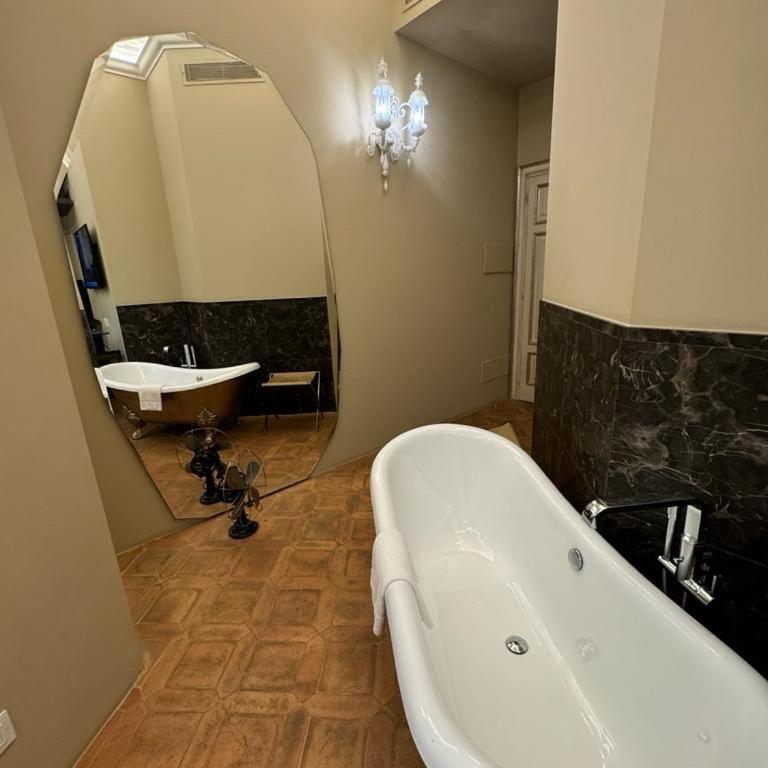 Domus Camillus - Deluxe King Room - 3
