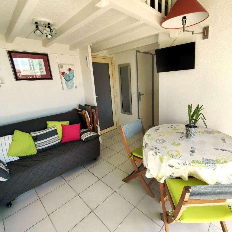 Splendide T2 climatisé à 50m de la plage avec piscine et parking - FR-1-607-97 - Appartement (5 Adultes) - 1