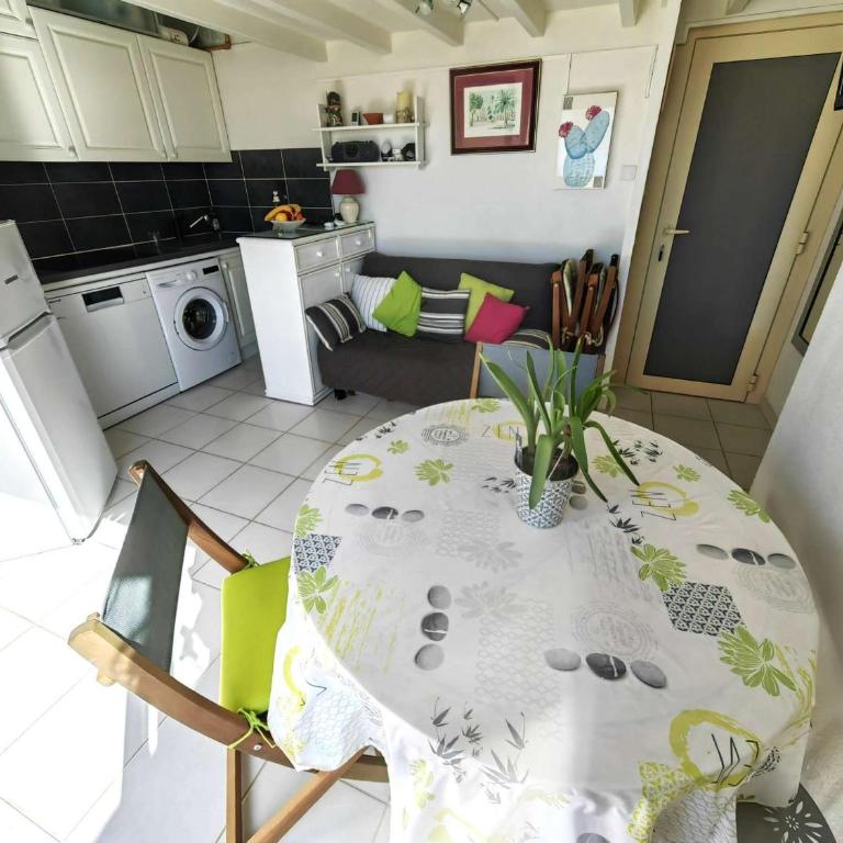 Splendide T2 climatisé à 50m de la plage avec piscine et parking - FR-1-607-97 - Appartement (5 Adultes) - 15