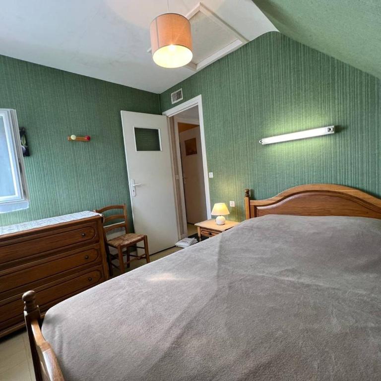 Maison 4 pièces + Cabine - 8 pers - Près Plage St Colomban avec Parking - FR-1-377-60 - Holiday Home (8 Adults) - 8