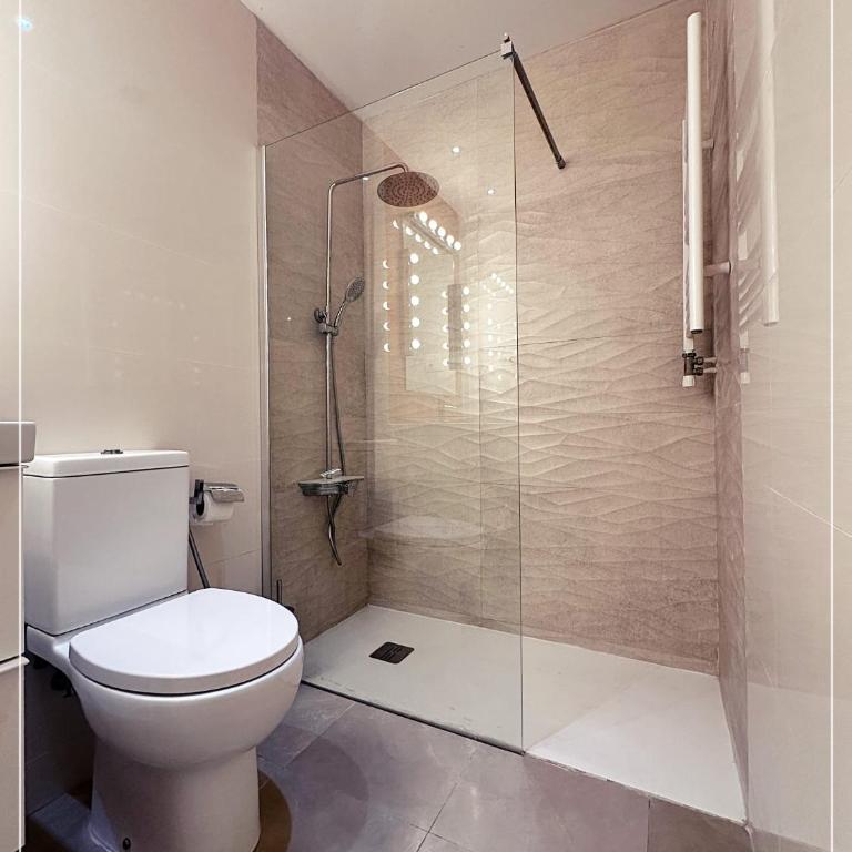 FIRA GRAN VIA II - Habitación Doble con baño privado externo - 9