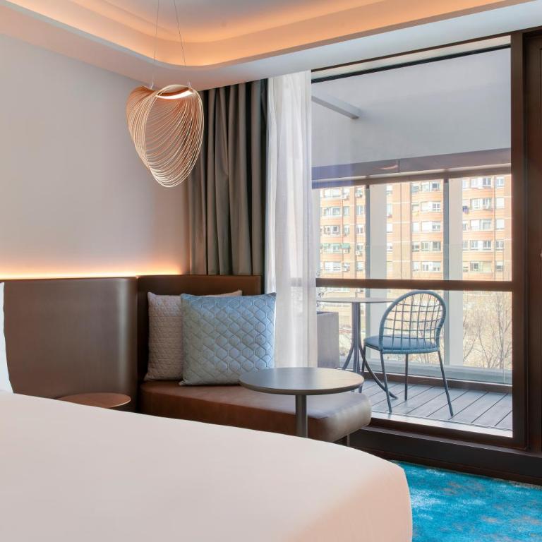Labtwentytwo Barcelona, a Tribute Portfolio Hotel by Marriott - Superior Room - 2