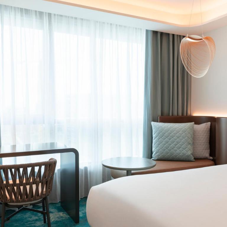 Labtwentytwo Barcelona, a Tribute Portfolio Hotel by Marriott - Standard King Room - 5
