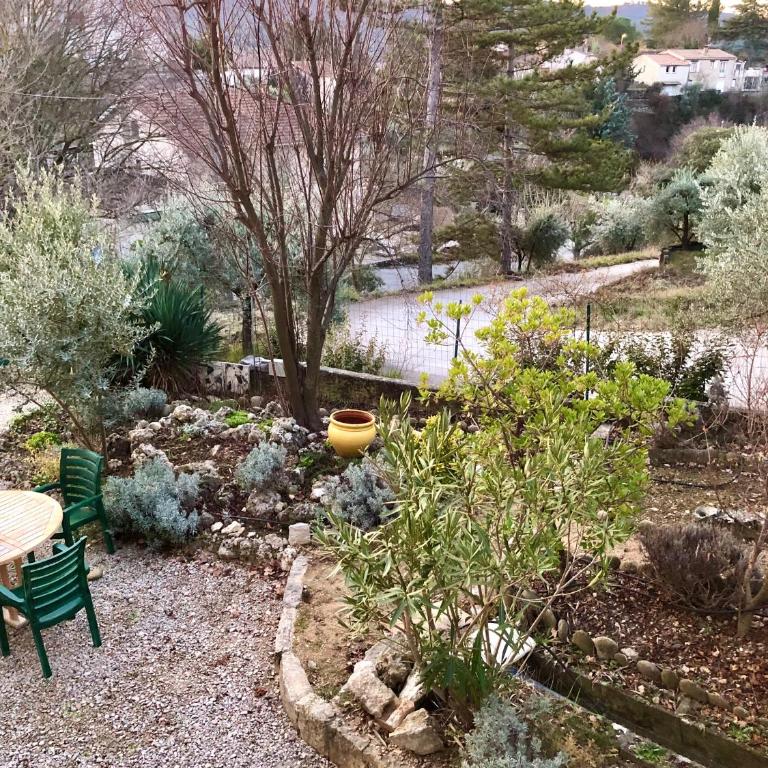 La rocaille du château - Apartment with Garden View - 8